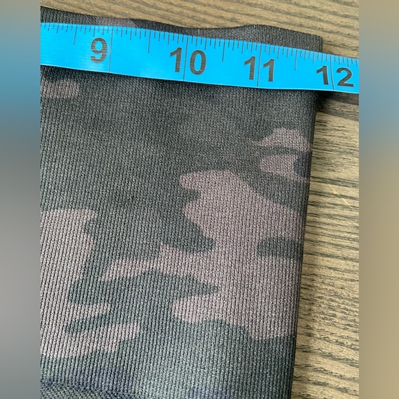 SPANX Black Gray Camo Legging Size Small - Picture 9 of 9
